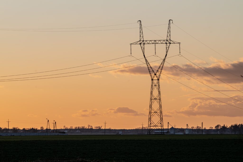 Pakistan’s solar farm with transmission lines, reflecting the balance between renewable growth and grid resilience.